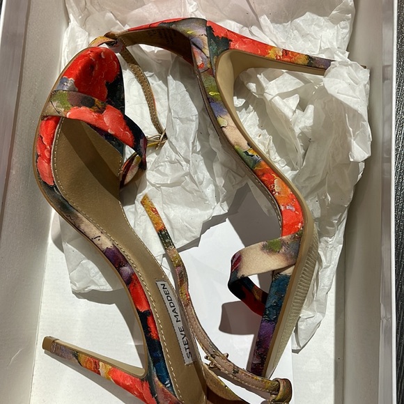 Steve Madden “Stecy” floral heel - Picture 2 of 2